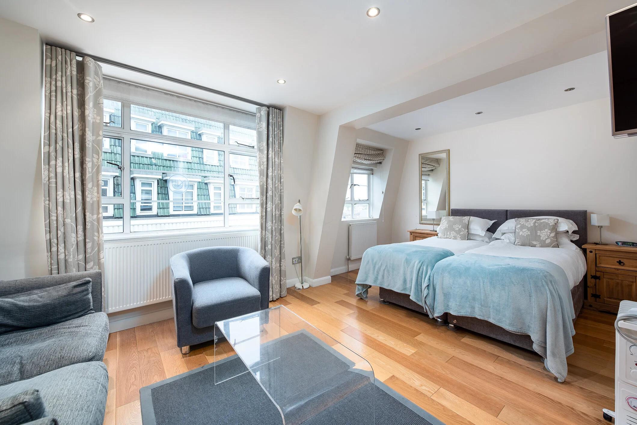 Apartment 815, Sloane Avenue 