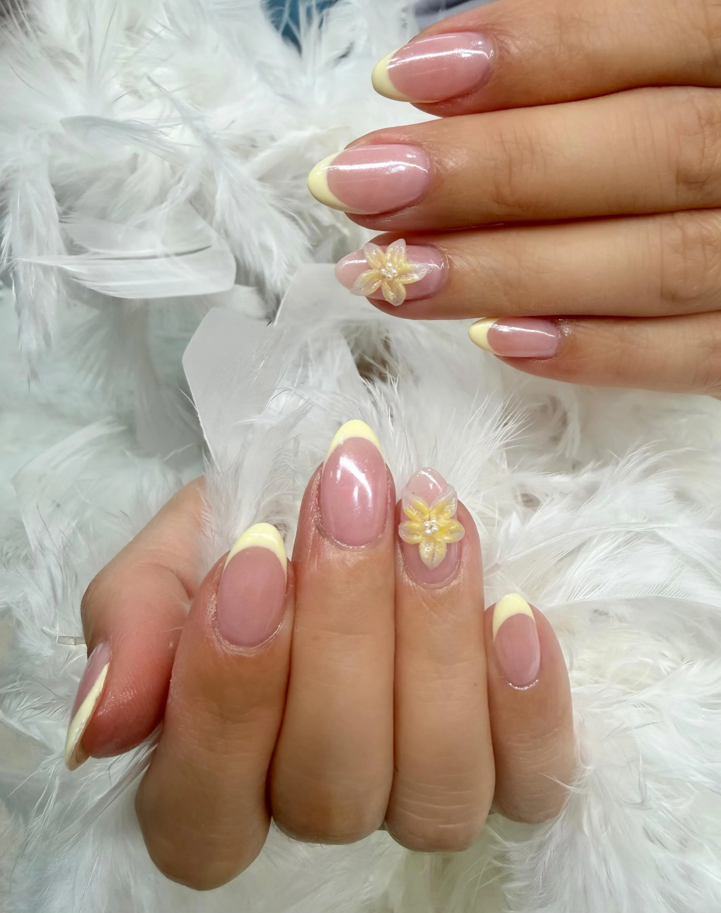 blushnails_caddenscorner_1779596947_3903863398098491676_31227939908.jpg