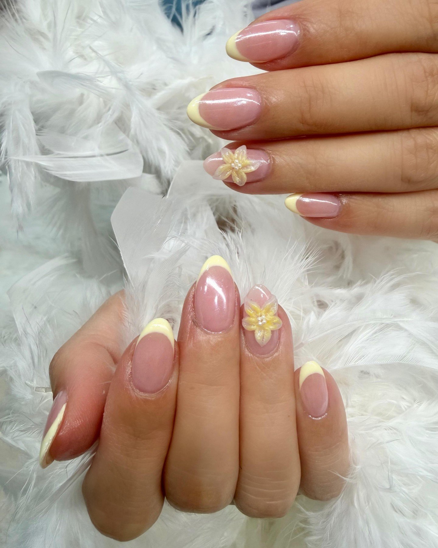 Ooooft yes please 😍 French tips or ombr&eacute;? Either way, a fresh set just hits different ✨

If you've been meaning to book in, @blushnails_caddenscorner  have winter packages from just $99. Get the deets ➡️ LINK IN BIO