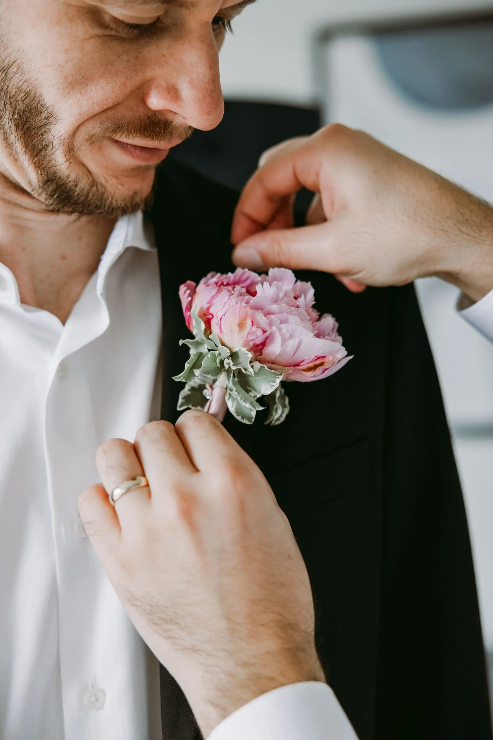 groom and the flower