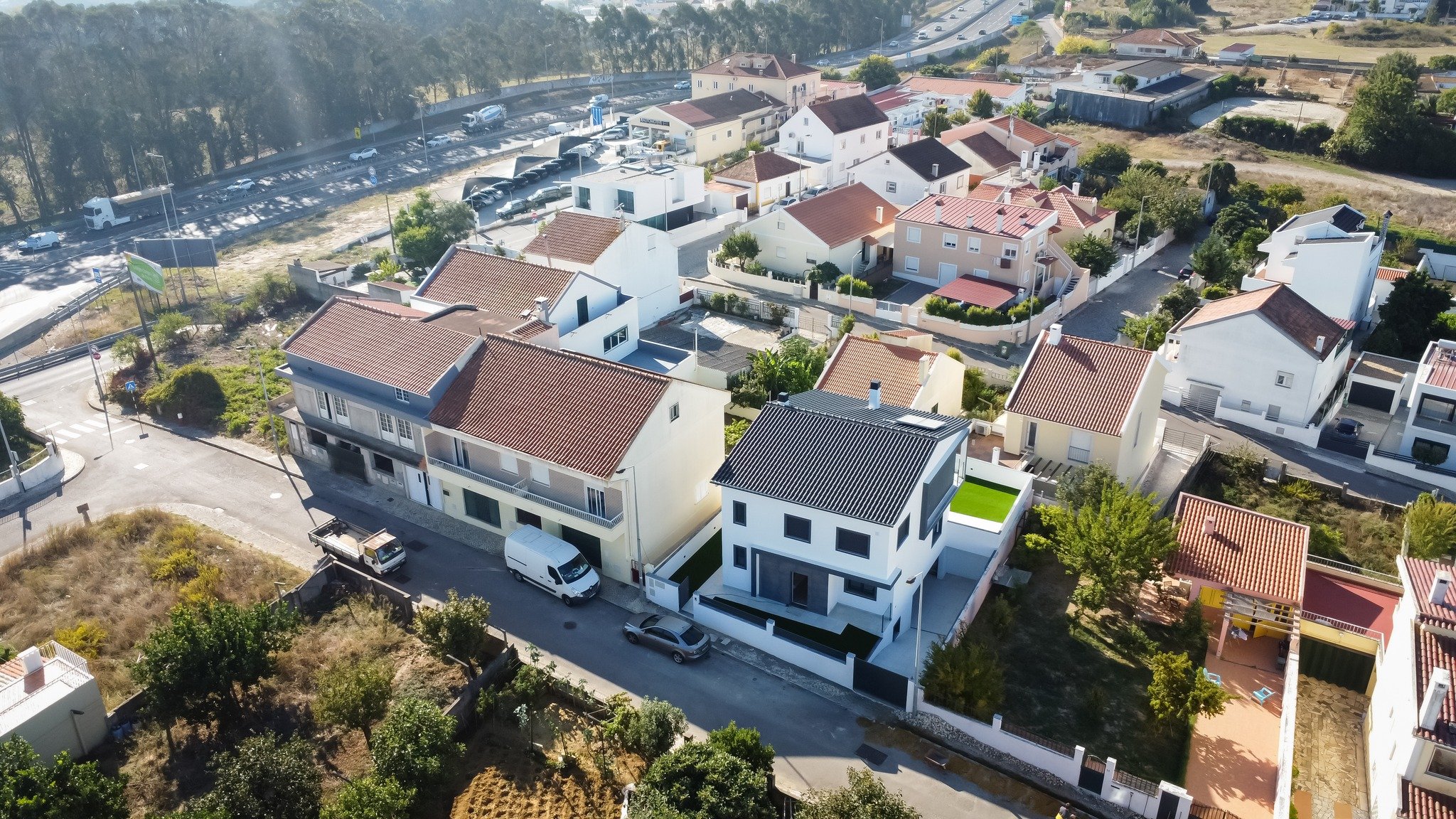 Mais uma moradia acabada com Projeto da Logikevidence. No portf&oacute;lio com a refer&ecirc;ncia: ARQ_104 #logikevidence #logikevidencearquitetura
.
.
.
#quintadaestrela #charneca #moradia #constru&ccedil;&atilde;o #arquitetura #projetoarquitetura #