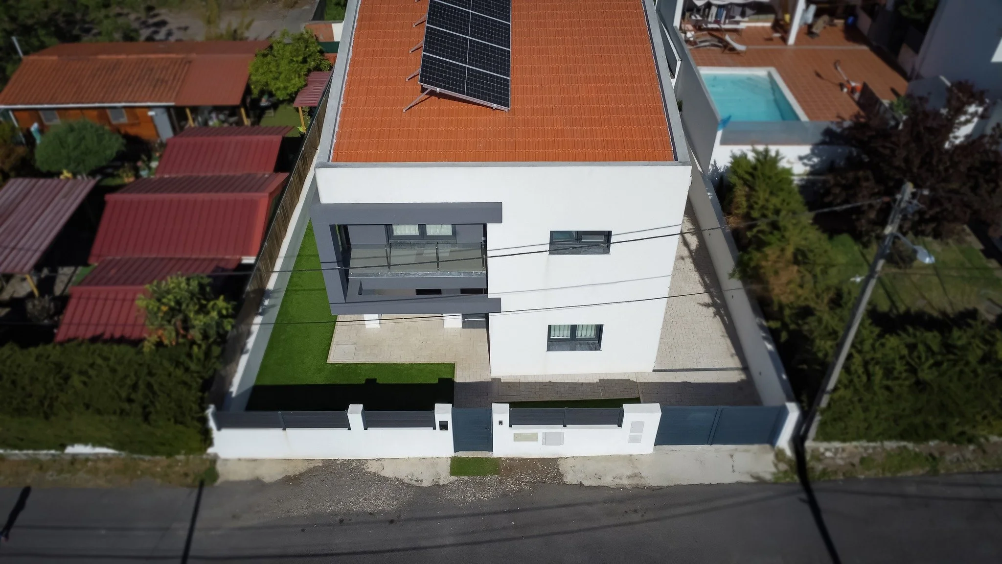A revisitar alguns projetos da Logikevidence 🙌  Moradia de 2 pisos com anexo e piscina (ARQ_039) #logikevidence #logikevidencearquitetura #arquitetura #almada
