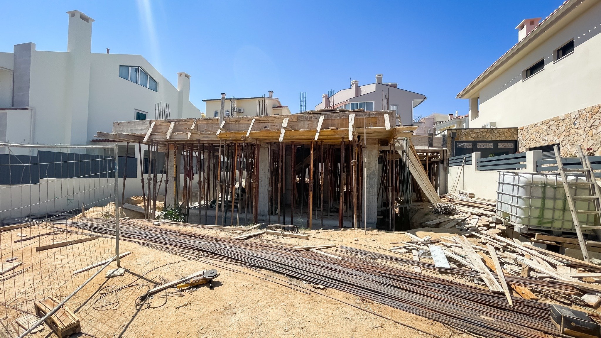 Continuamos a ver esta obra a crescer 🙌 Projeto da Logikevidence aprovado em fase de constru&ccedil;&atilde;o com a @domus.diafana 🙌 Projeto de engenharia com a @ncubic_engenharia  #logikevidence #logikevidencearquitetura #domusdiafana
.
.
.
#arqui
