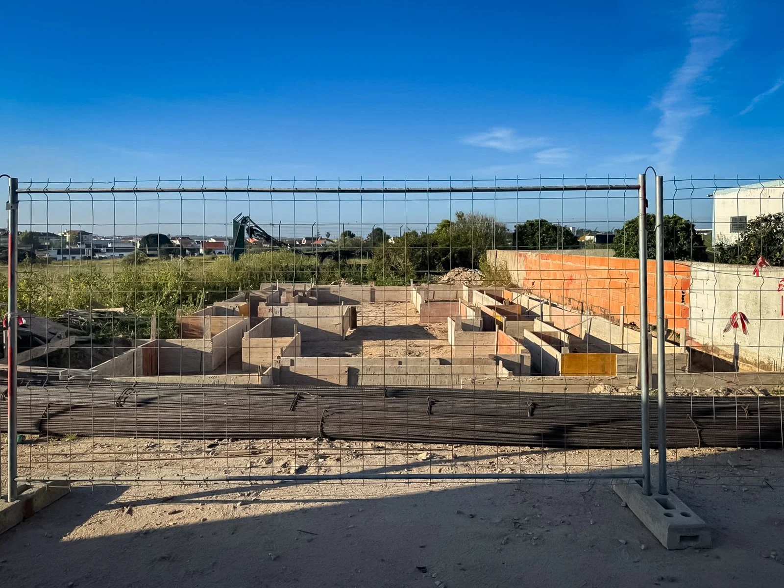 Mais uma obra a come&ccedil;ar 🙌 #logikevidence #logikevidencealmada
.
.
.
#constru&ccedil;&atilde;o #constru&ccedil;&atilde;oalmada #charnecadacaparica #arquitetura #arquiteturaalmada #projetoarquitetura #constru&ccedil;&atilde;ocivil