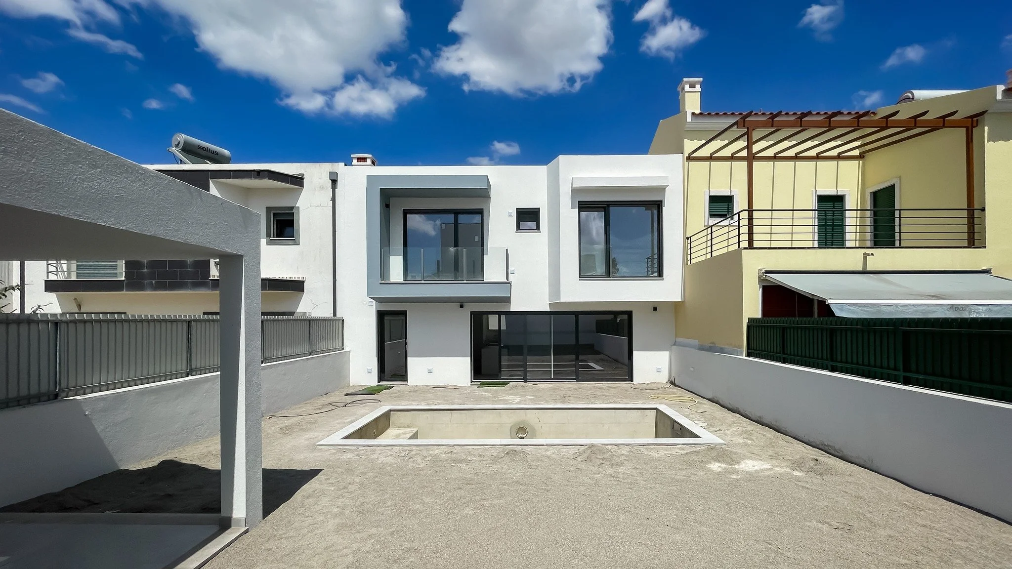 Constru&ccedil;&atilde;o quase conclu&iacute;da em fase de Projeto de telas finais com projeto de Arquitetura da LogikEvidence 🏠🏷️ #logikevidence #logikevidencearquitetura
.
.
.
#construcao #constru&ccedil;&atilde;ocivil #moradia #projetoarquitetur