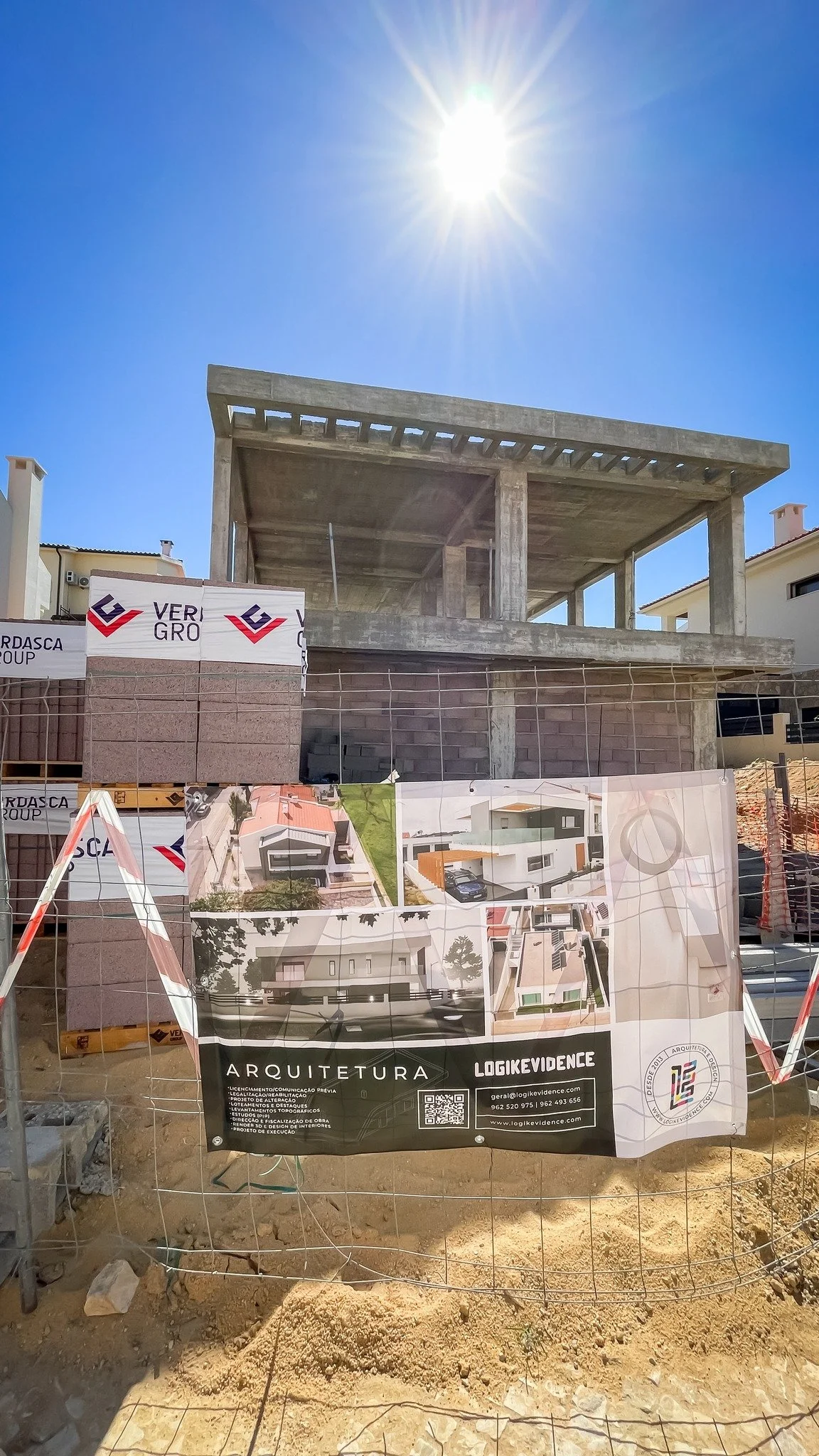 Mais um acompanhamento de obra com Projeto da Logikevidence 👌 Moradia unifamiliar isolada, com 2 Pisos, Garagem e Piscina localizada na Sobreda em Almada. Constru&ccedil;&atilde;o a cargo da @domus.diafana