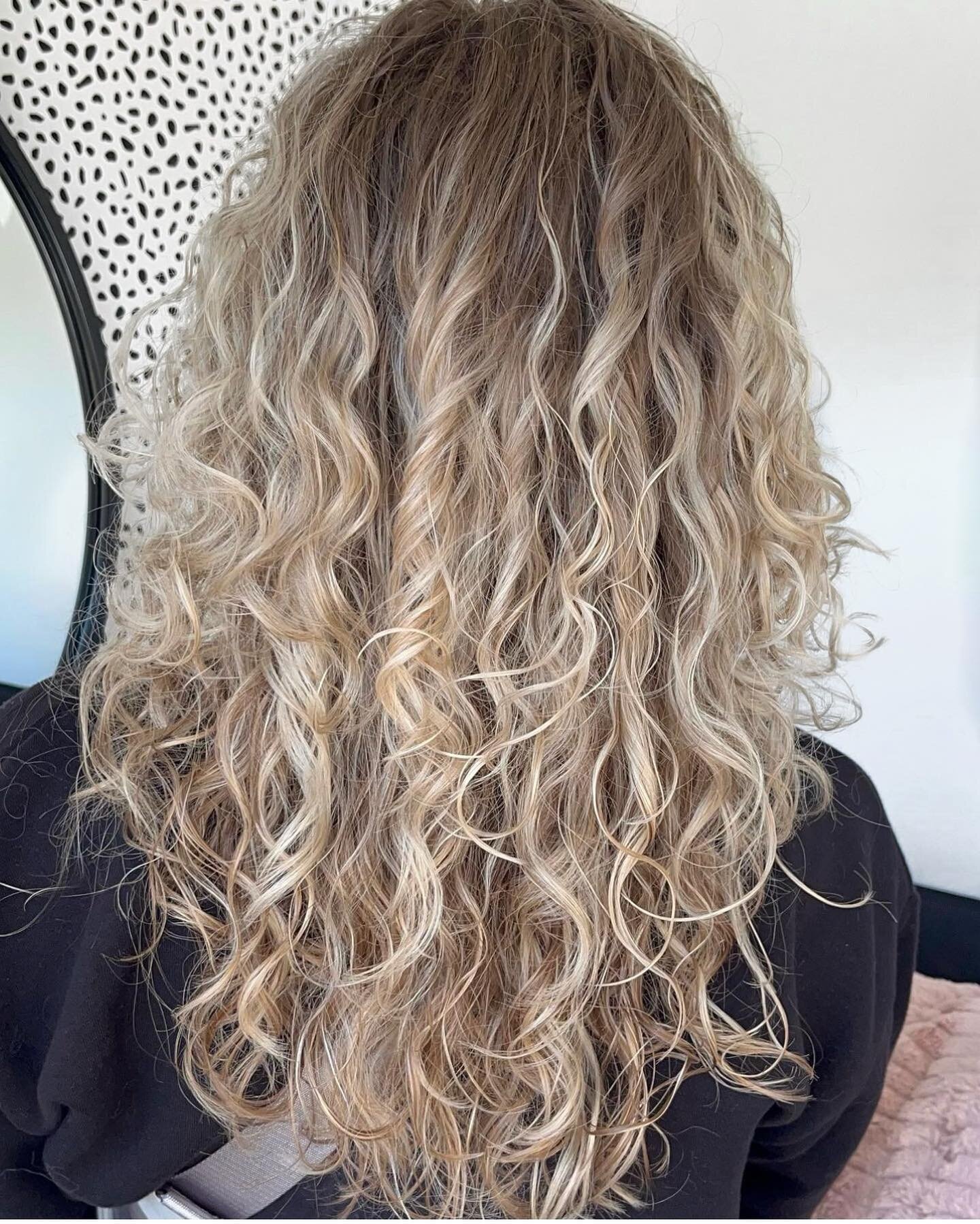 &ldquo;Yes. I have curly hair. No. I don&rsquo;t wish it was straight.&rdquo; 🤩

Color and Cut by Nicole! 

#curlyhair #curlyhairspecialist #frenchcut #balayage #keune