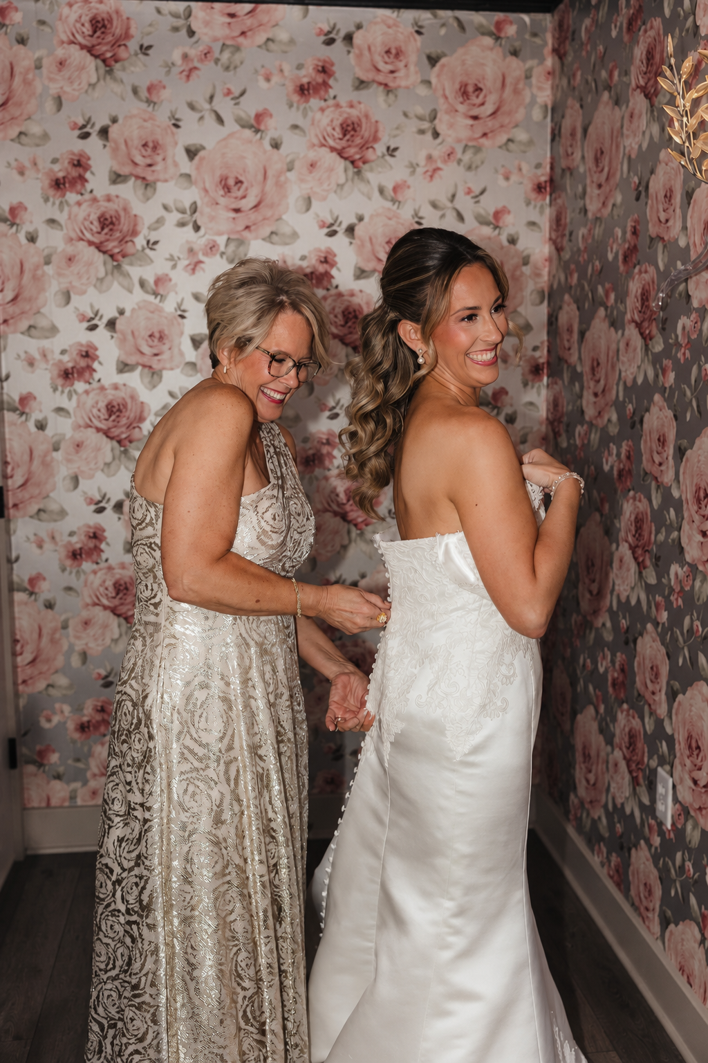 Extra-04-bridal-suite-floral-wallpaper-portrait-edited.png