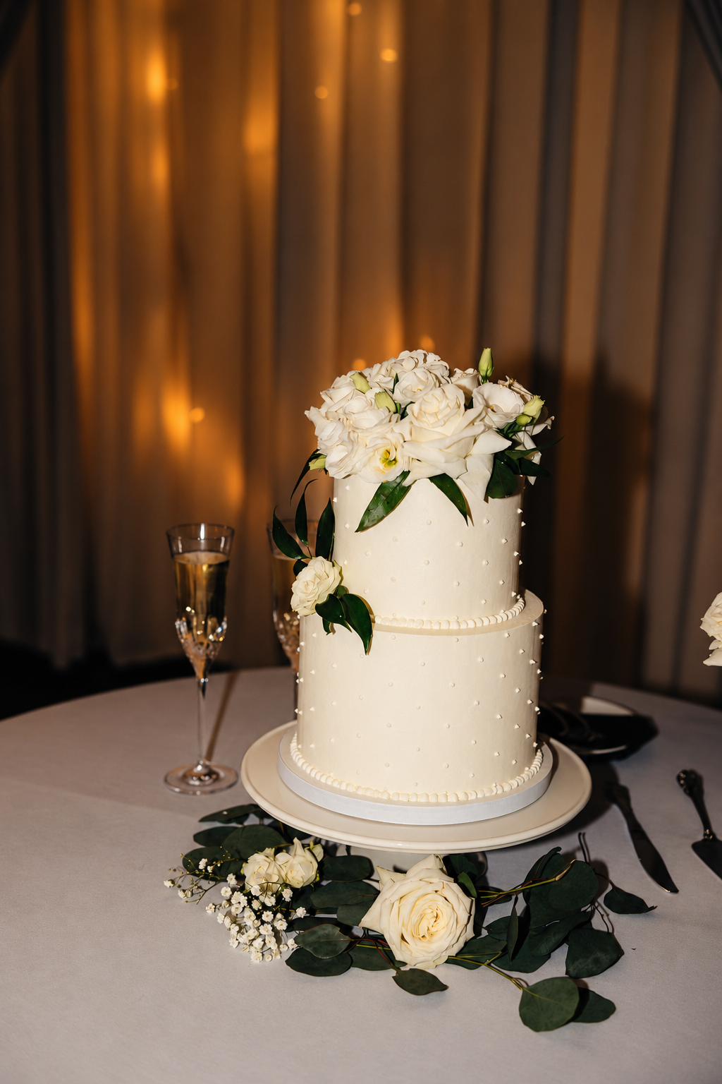 Extra-03-white-floral-wedding-cake-candlelight-edited.png