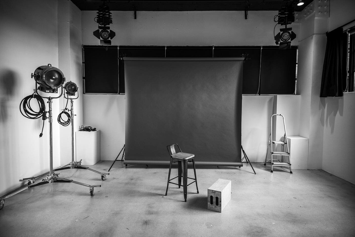 The simple set letting in daylight. 
#daylight #photography #photo #studio #studiophotography #studiophotoshoot #studiorental #letsmakeroomforphotography #photoroomrentals