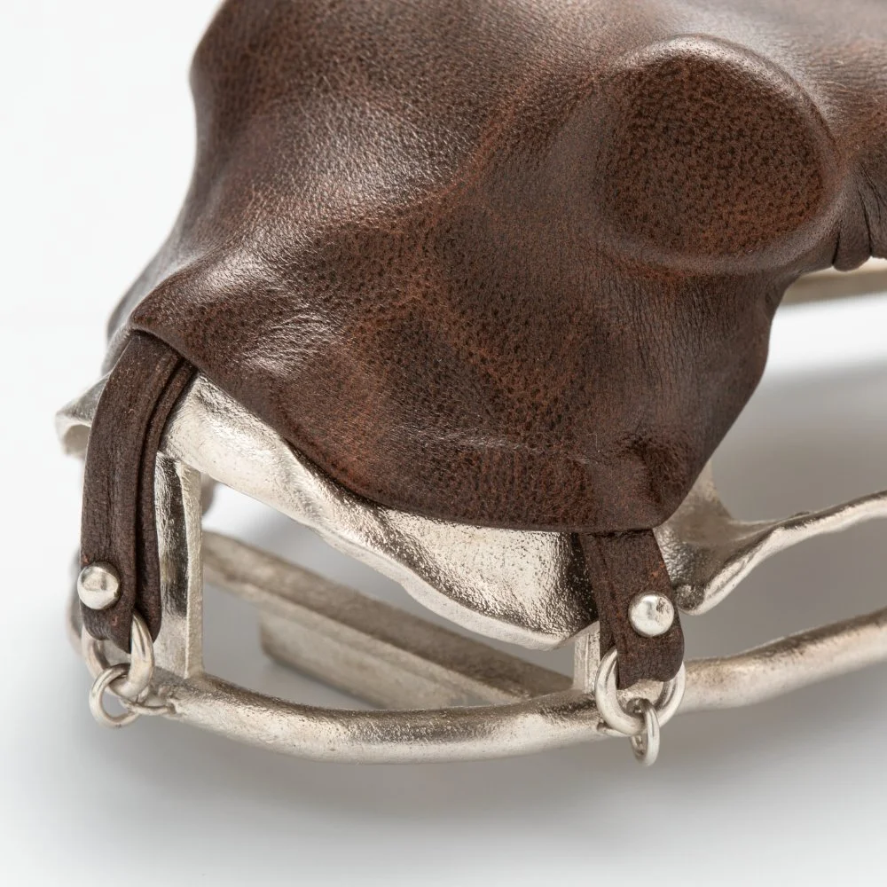 Evert-Nijland-jewellery-still-life-deer-1-brooch-detail.jpg