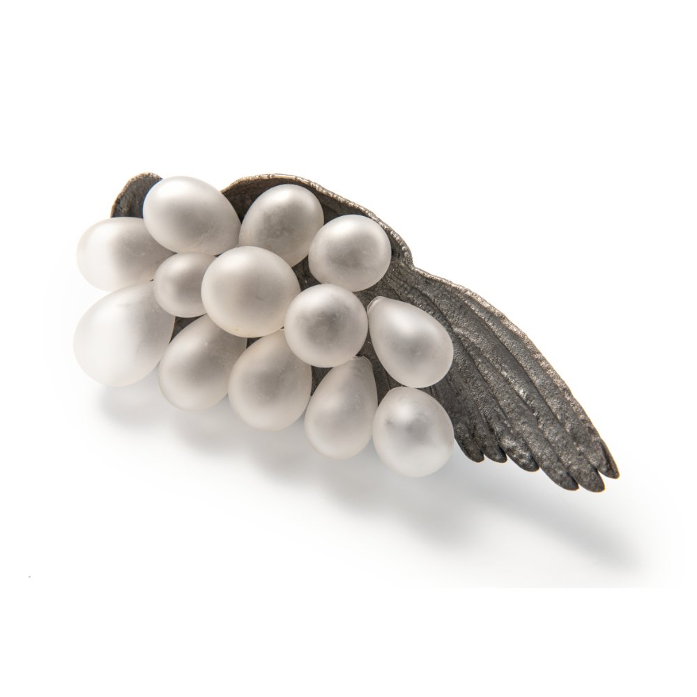 Evert-Nijland-jewellery-wings-air-2022-wall-object.jpg