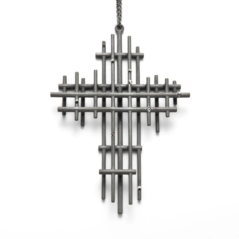 Evert-Nijland-jewellery-still-life-cross-hanger-silver-glass.jpg