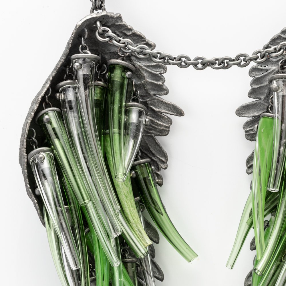 Evert-Nijland-jewellery-wings-green-2022-necklace-reverse-side.jpg