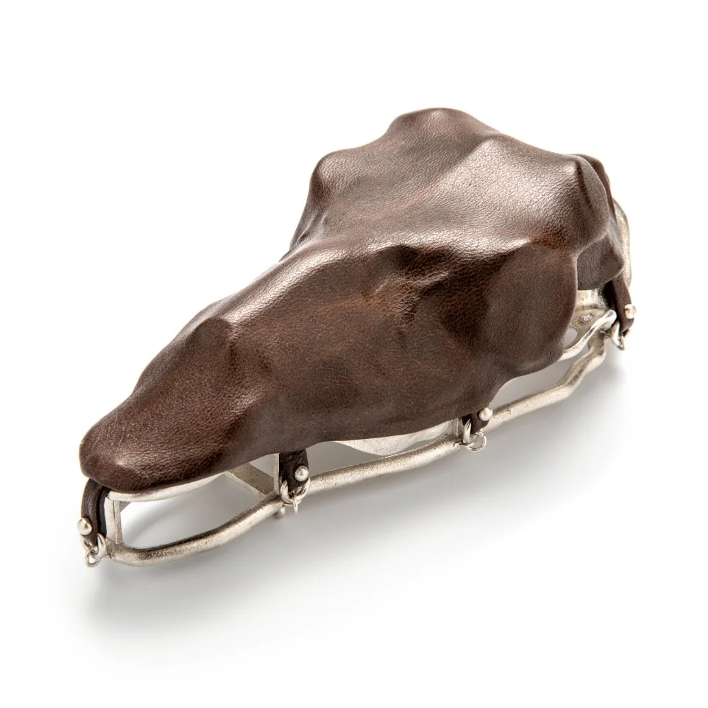 Evert-Nijland-jewellery-still-life-deer-1-broche-zij.jpg