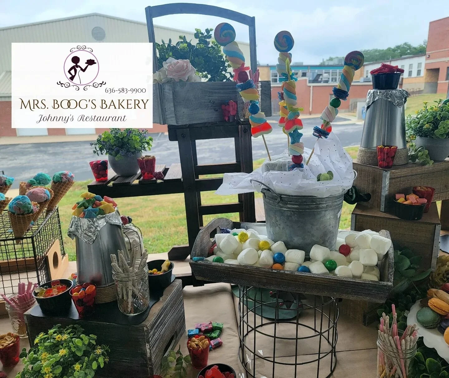 I loved designing this candy bar spread for a graduation party!!! It was so much fun thank you Aubrey for letting me part of your graduation celebration! 

#getinmybelly #instafood #charcuterie #candy #candybarparty #sweettoothforever #foodporn #part