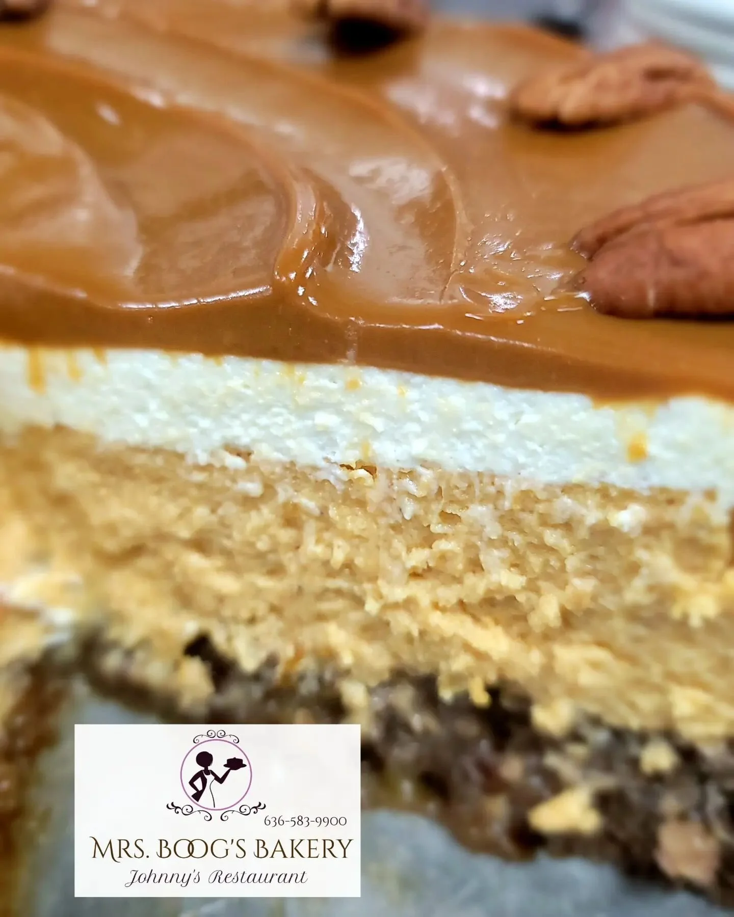 Dulce de Leche Pumpkin Mousse Cheesecake! 

#johnny's #mrs_boogs_bakery
#igfood #instacake #foodporn #foodie ##foodphotography #food #foodstagram #onthetable #instagram #love #style ##foodgasm #cakeideas #dessert #dessertstagram #thebestinstafoods #e