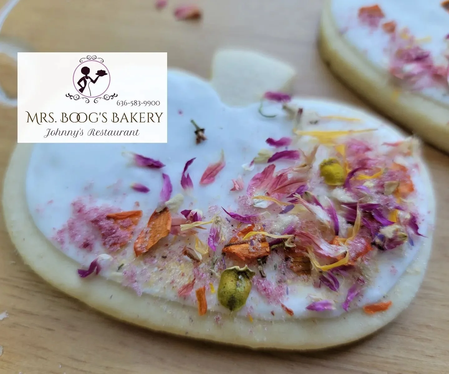 Sugar cookies with royal icing and edible 💐

#johnny's #mrs_boogs_bakery
#igfood #instacake #foodporn #foodie ##foodphotography #food #foodstagram #onthetable #instagram #love #style ##foodgasm #cakeideas #dessert #dessertstagram #thebestinstafoods 