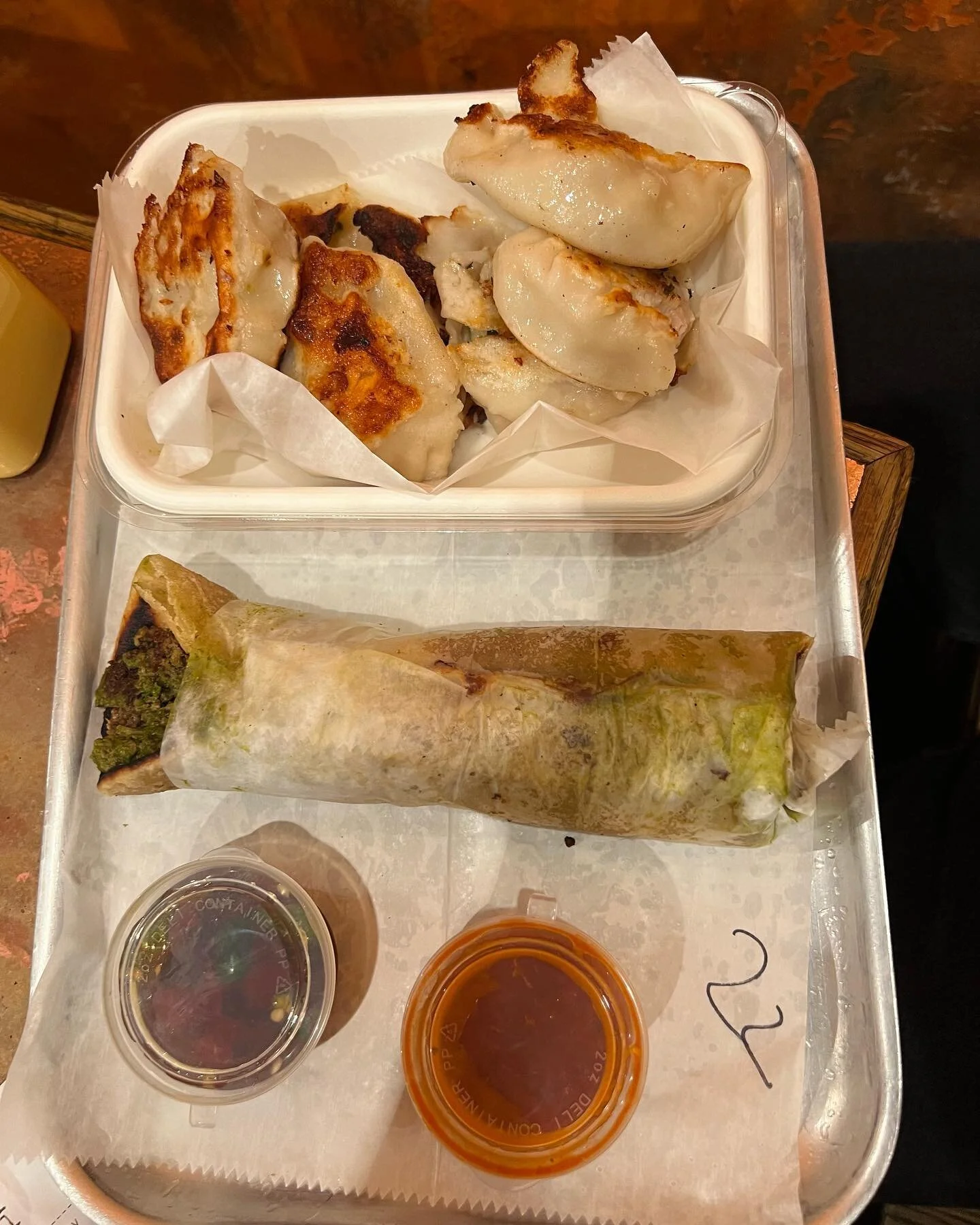 Khati Rolls (yes, that is the correct spelling) with my favs!! Such a good reminder of homeeee😆. Khati rolls are the first thing my mom makes me when I come home from school so this was such a cute little adventure! I got their Achari paneer roll wh