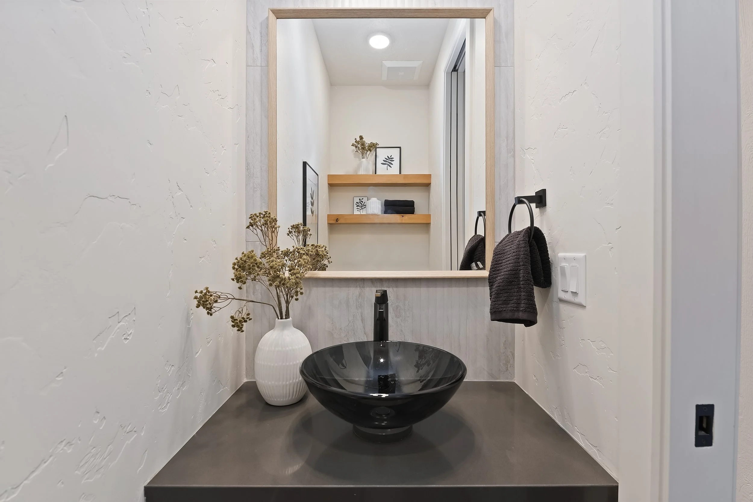 19-60 N Feather Reed Ave_015.jpg