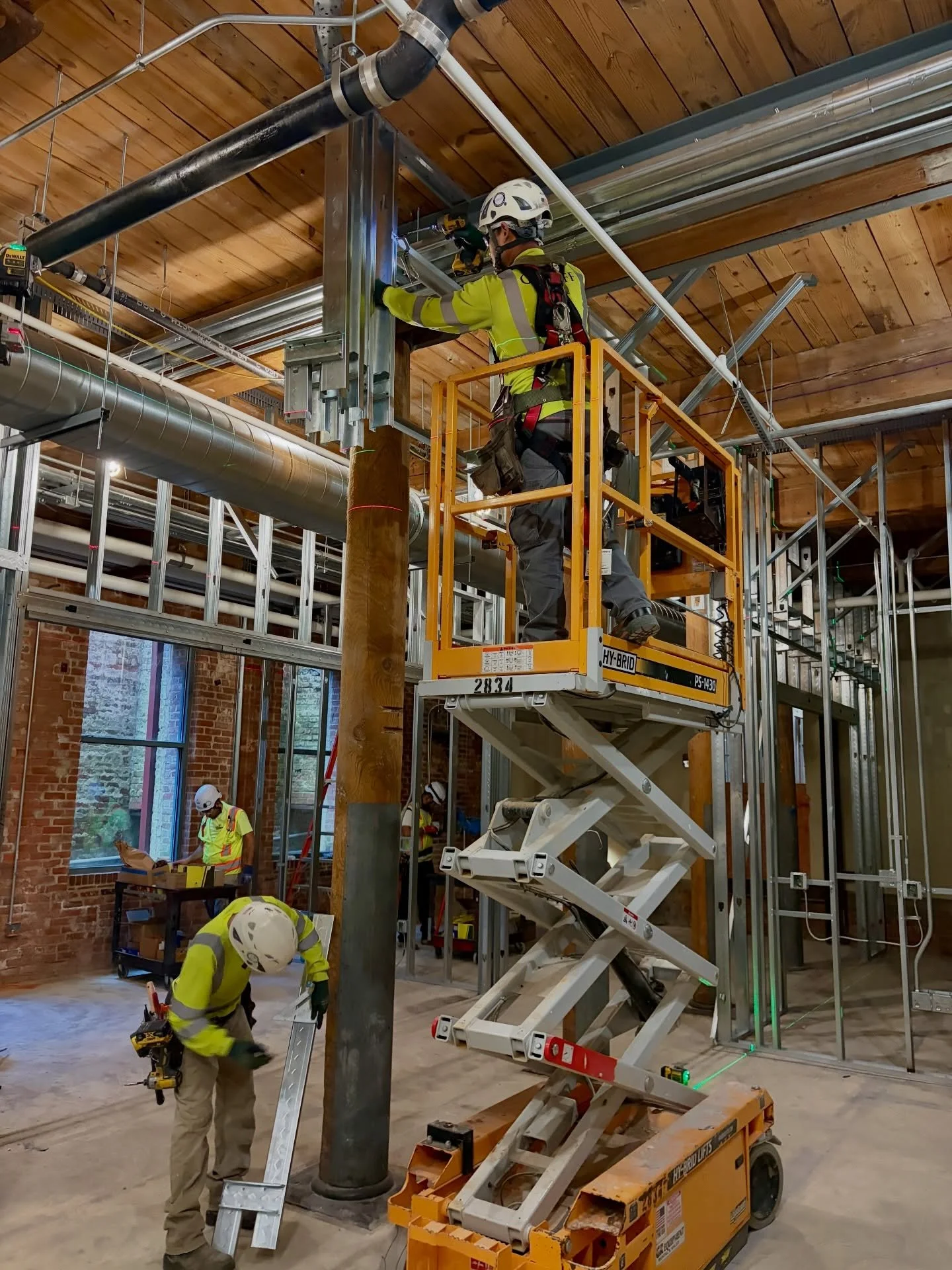 Inside the build. Stay safe and warm out there, NC! ❄️

#commercialconstruction #metalframing #constructionsafety #durhamnc #jobsite