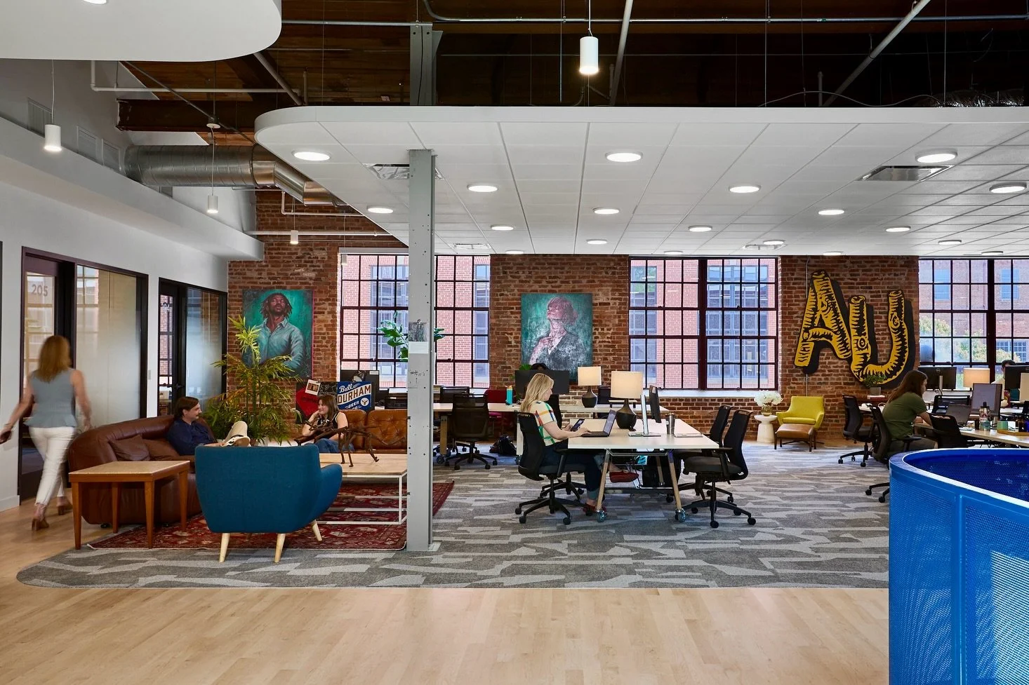 American Underground at American Tobacco Campus 📍 Durham, NC

28,000 SF Class A interior fit-up featuring metal framing, insulation, drywall, finishing, acoustical ceilings, specialty ceilings, fabric-wrapped acoustical wall panels + aluminum office