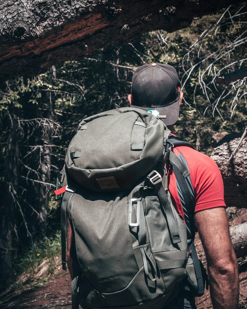 Vuus Zero Carabiner your versatile keychain and everyday carry essential for outdoor adventures, trekking, hiking, mountain, motorcycle and car gear. Meticulously crafted for precision, this minimalistic carabiner combines aesthetic and functionality