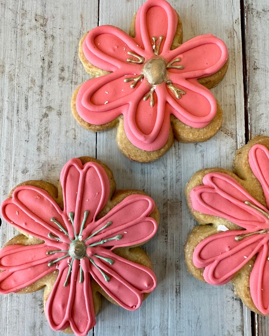 How cute are our Mother's Day cookies? 🌸 Tag us in your posts!