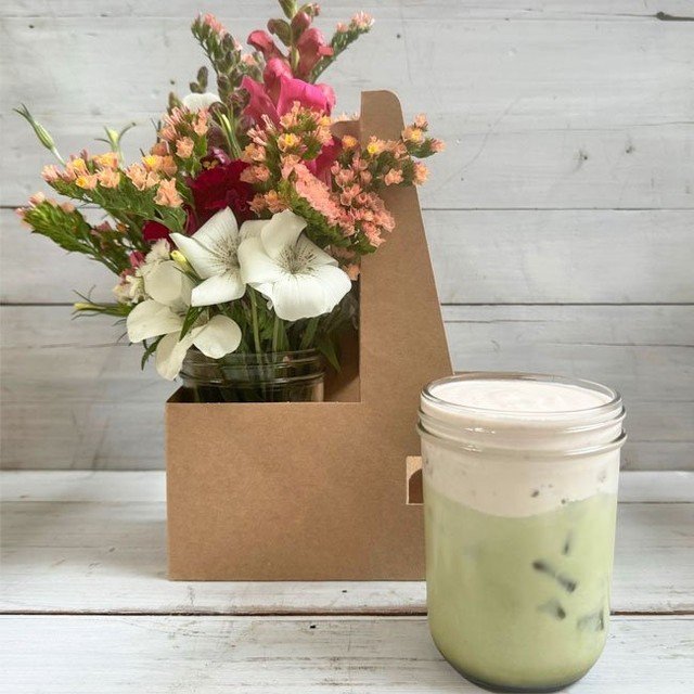 A sweet treat for Mother's Day 💐 Get a matcha latte and locally grown flowers as a special gift for your mom! Order online and pick up May 9-12.