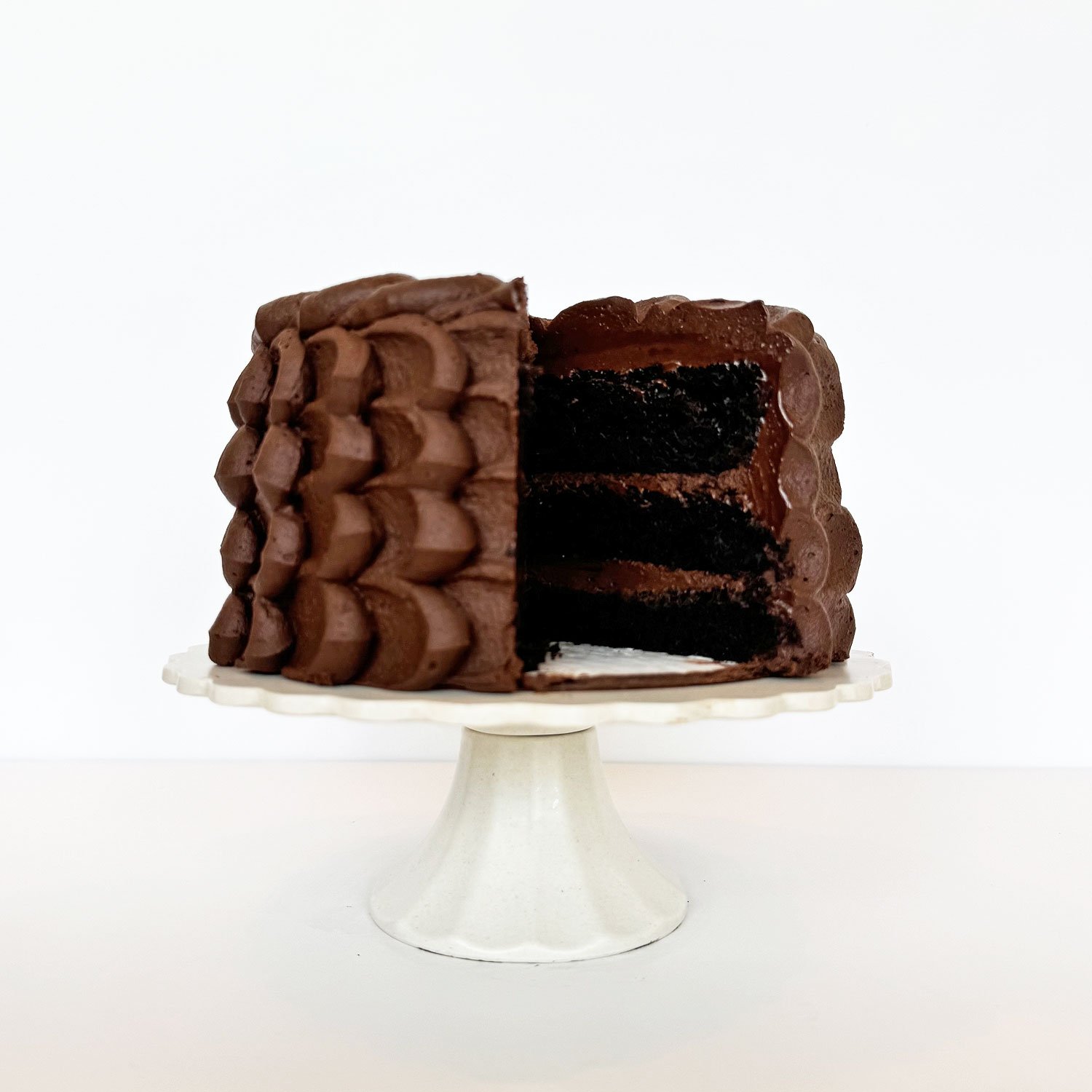 chocolate_cake_ganache_sliced.jpg