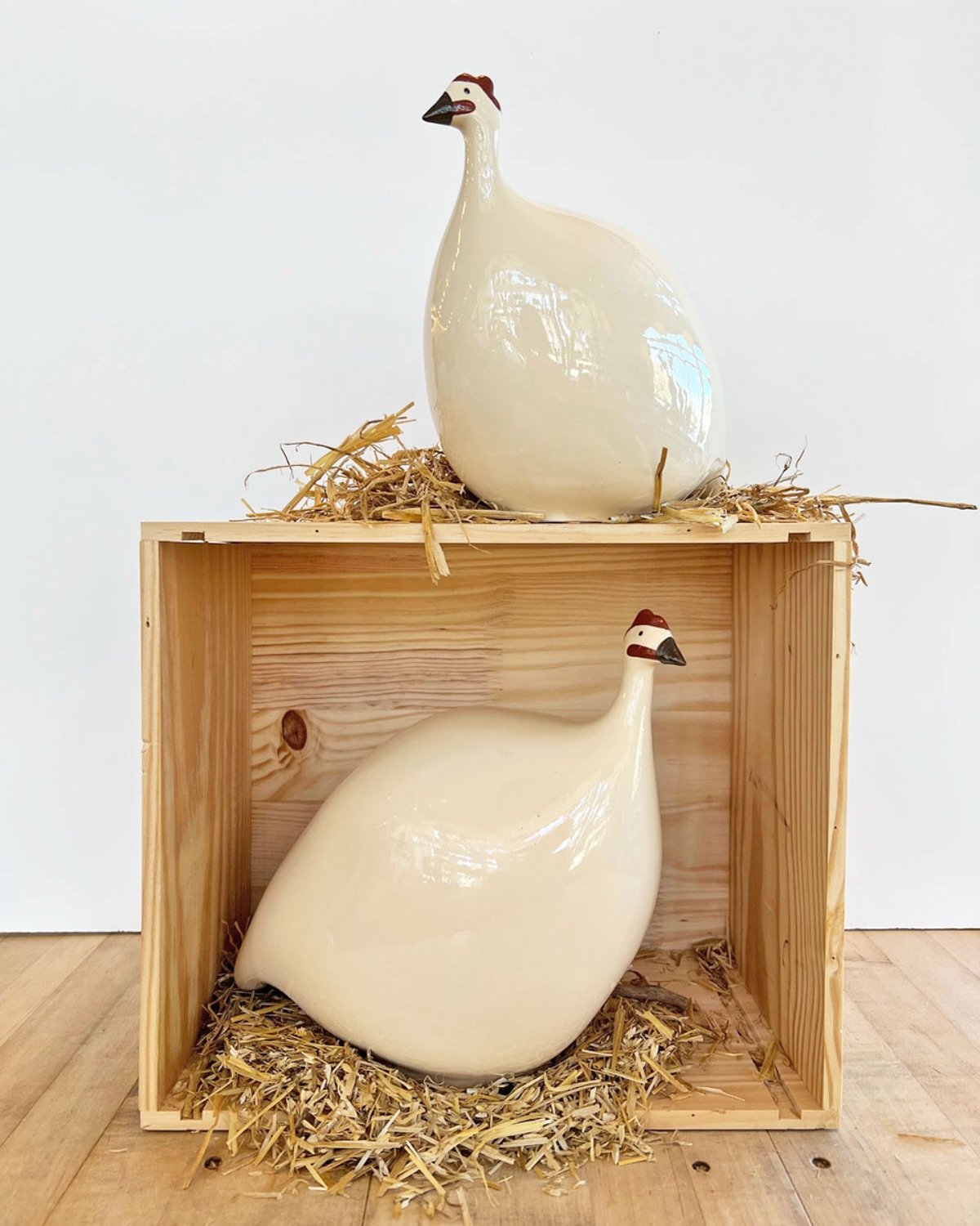 Spotlight on the gifts at Star ✨
A classic pair of hand-painted guinea fowl from @lesceramiquesdelussan - A timeless design choice that brings charm and character to any rustic kitchen!