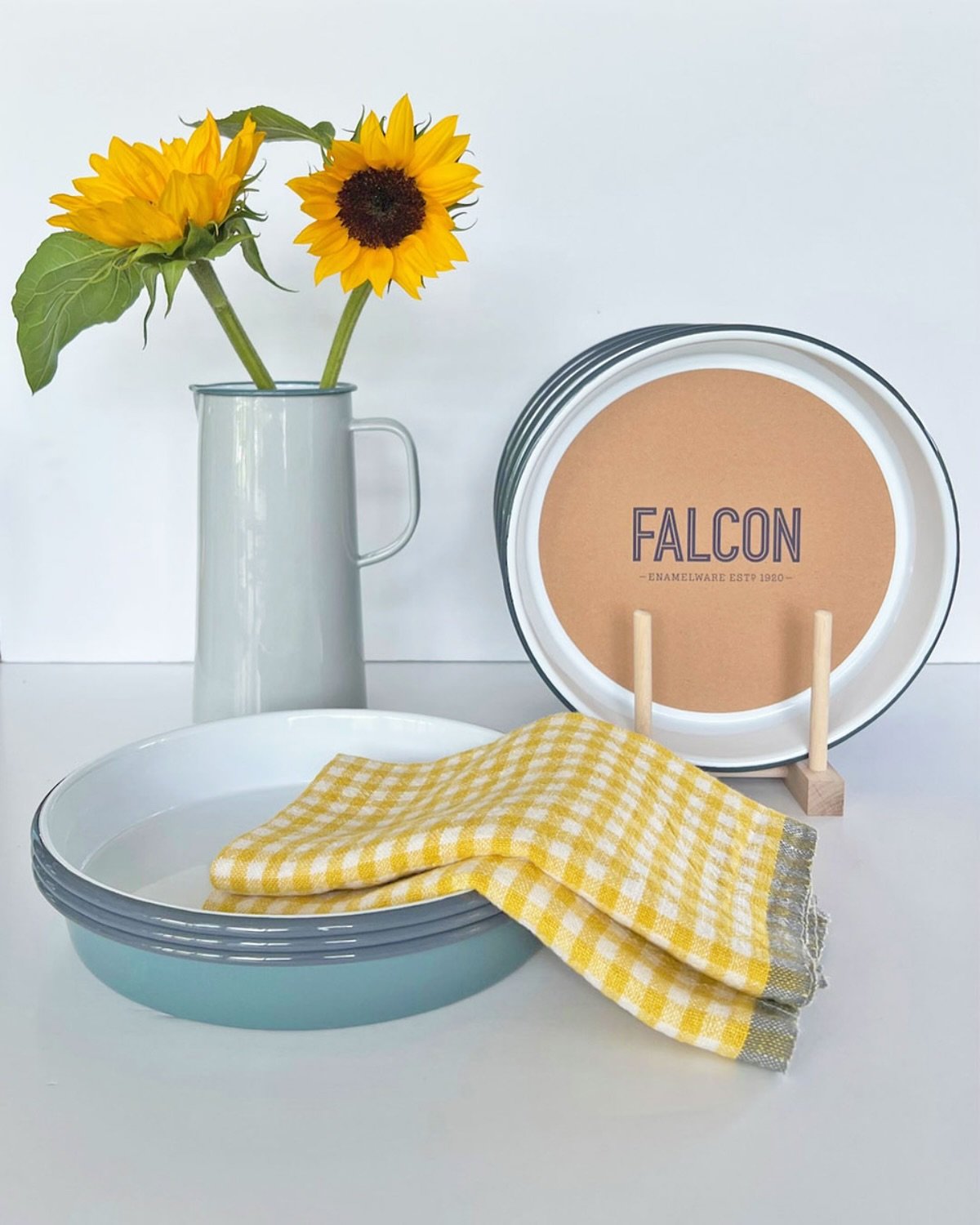 ☆ NEW ARRIVALS ☆
These colors are amazing!  @falconenamel pitchers, cake tins &amp; cups have arrived and brought so many beautiful shades of green 💚

#kitcheninspirations #farmhousekitchen #falconenamelware #starprovisions
