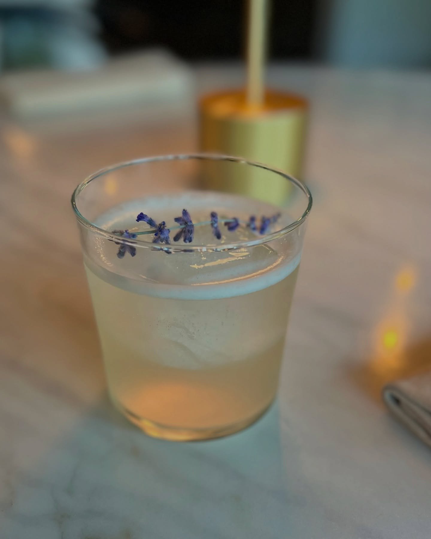 Lavender Haze - A zero proof cocktail at the bar of Bacchanalia&hellip;

Non - Alcoholic Citrus Spirit from @seedlipdrinks , Lavender, Honey, Lemon and Soda 🍋