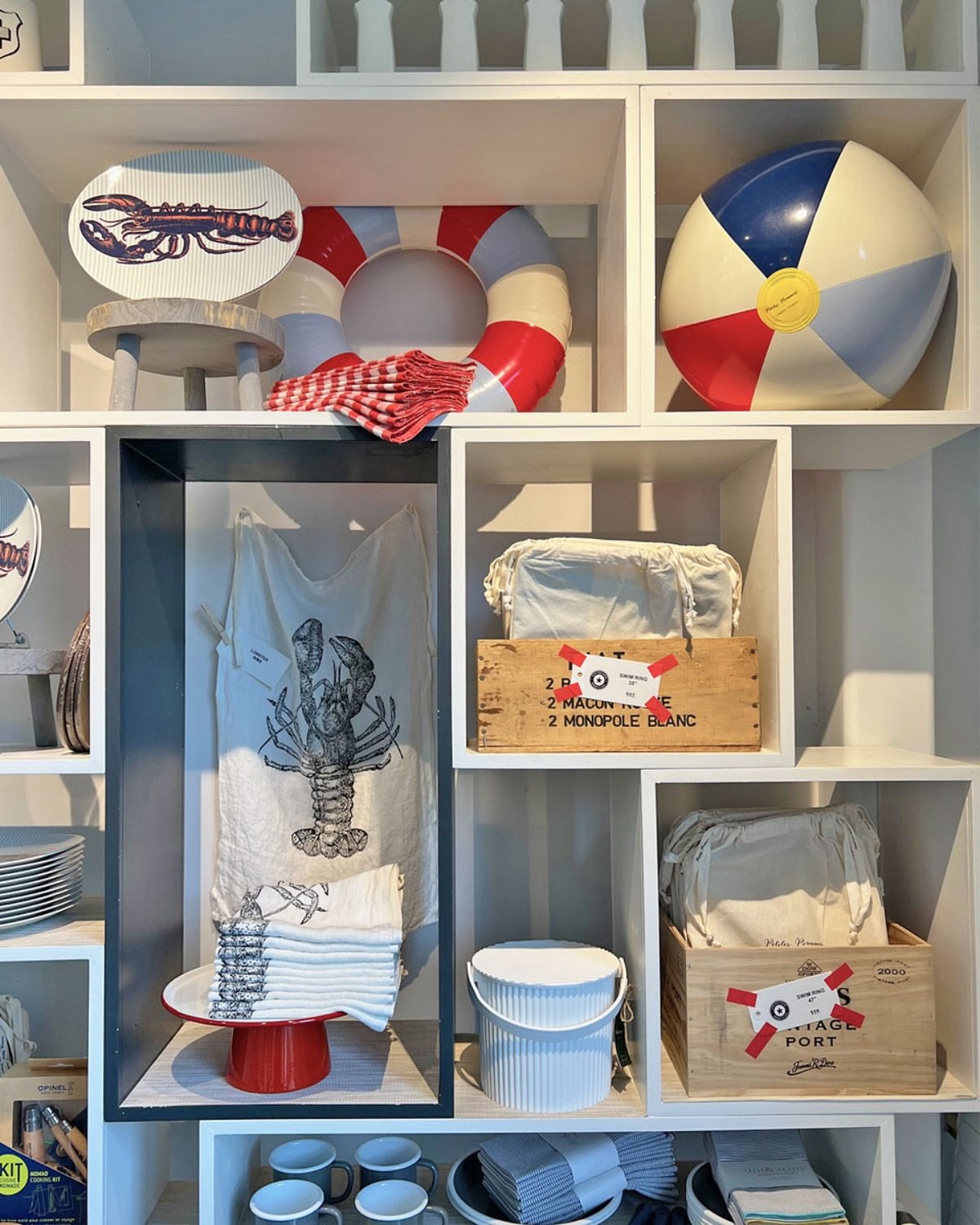 There&rsquo;s no denying that summer is here .. 🌞🌞 We have pool floats &amp; beach balls at Star to make it more fun!