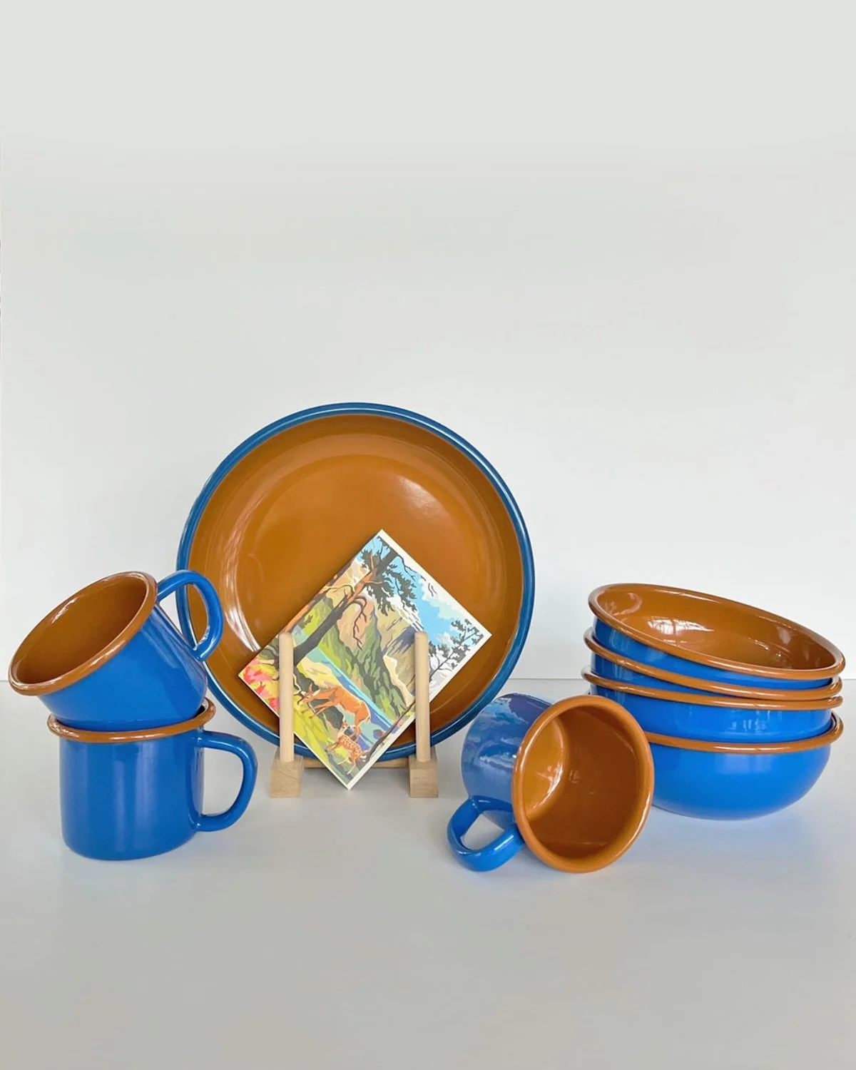 Timeless charm in every detail!
The blend of blue and brown enamel evokes a vintage feel, perfect for summer gatherings. 

 #vintageinspiration #starprovisions #tabletopdecor #kitcheninspiration