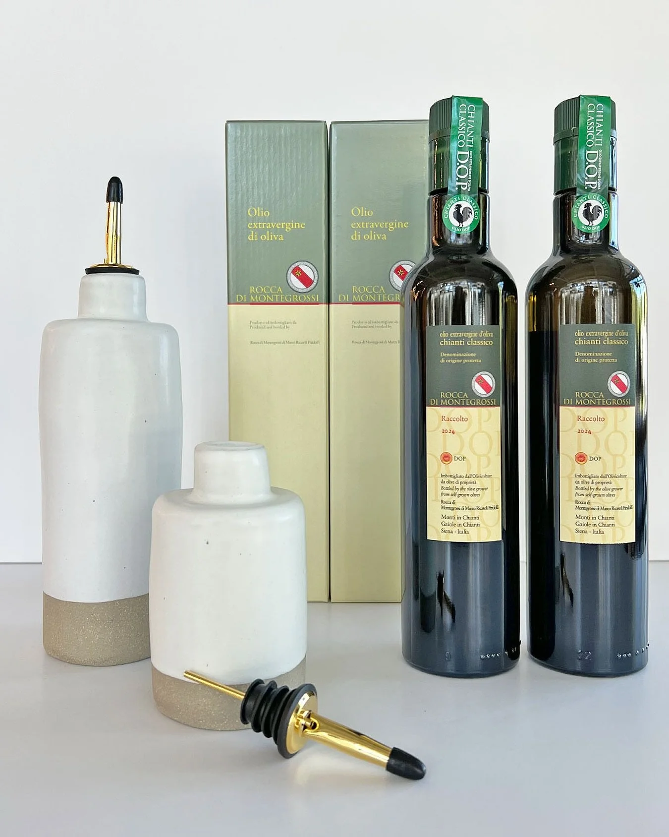NEW
Rocca Di Montegrossi Olive Oil and beautiful stoneware dispensers in the market! ☆