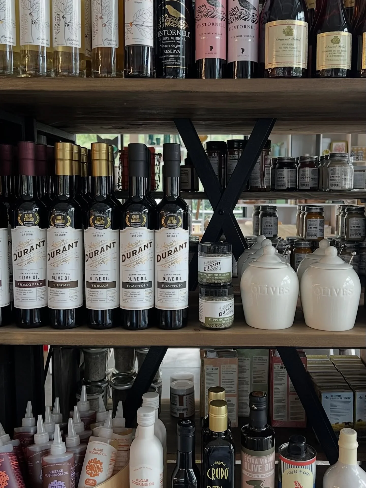 Our new olive jars are sitting pretty with our selection of olive oils 🌱