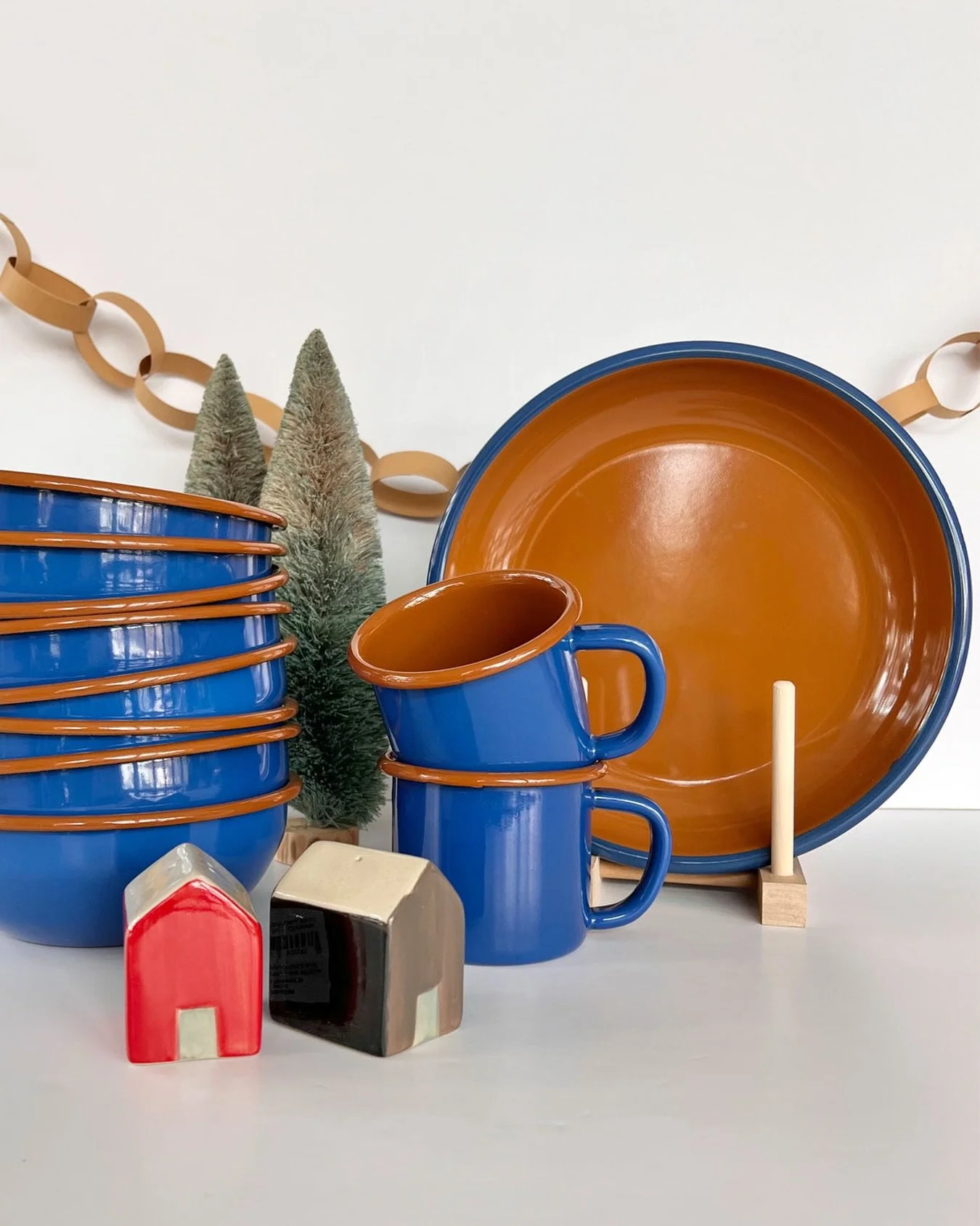 Holiday Table = ✔️

 Check out our stories today - NYTimes / Wirecutter included enamelware amongst their &lsquo;45 heirloom gifts&rsquo; this season!