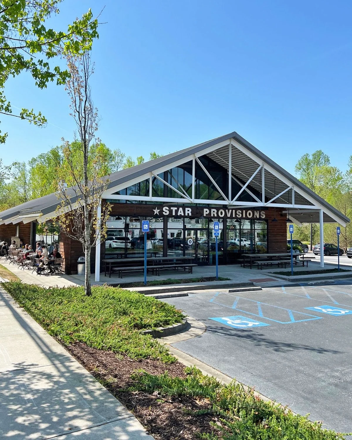 Come enjoy the sunshine and sit outdoors today! 🌞