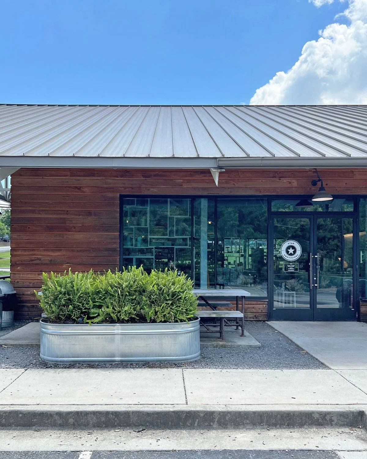 Sunny days on the patio at Star Provisions! 🌞