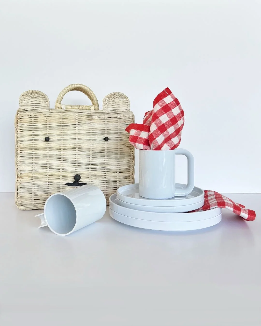 Your picnic in the park just got a whole lot cuter with our bear basket ☺️