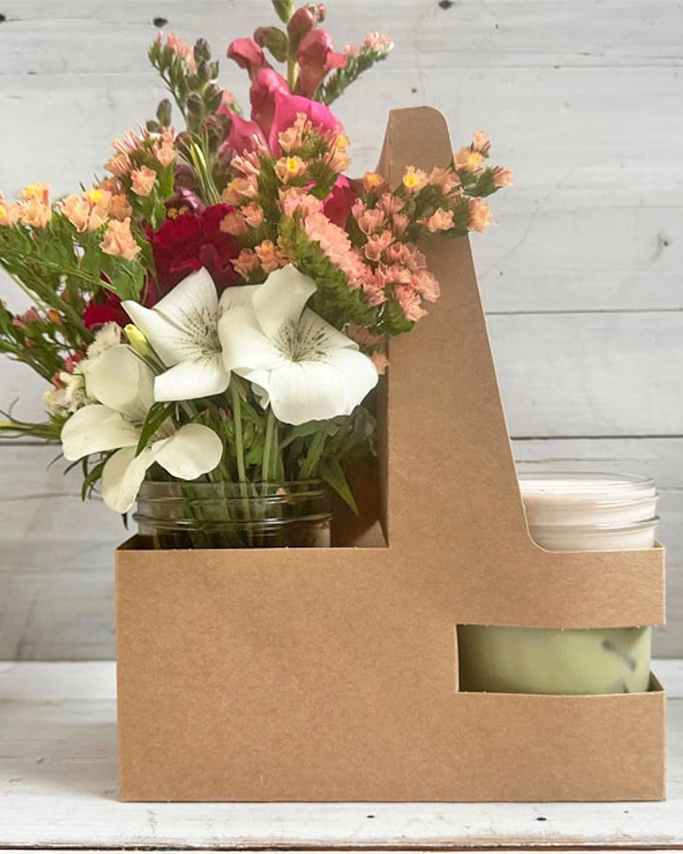 Today, we will receive a delivery of fresh flowers from @woodlandgardensathens so you can put together something fun for mom - a bouquet of flowers and her favorite drink!.. 🌸
Don&rsquo;t forget our Mother&rsquo;s Day cakes - Link is in our stories 