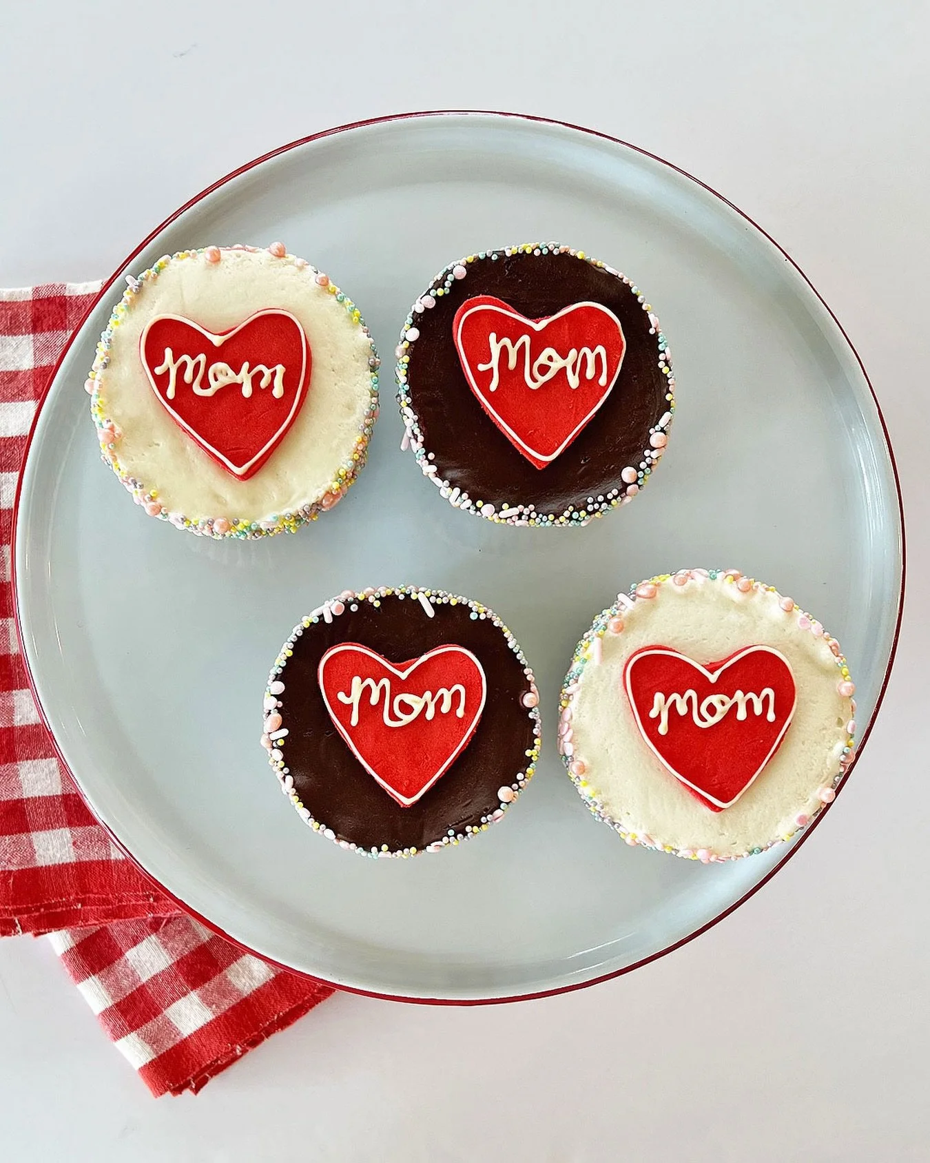 We have treats for mom in the bakery case all weekend!.. ❣️