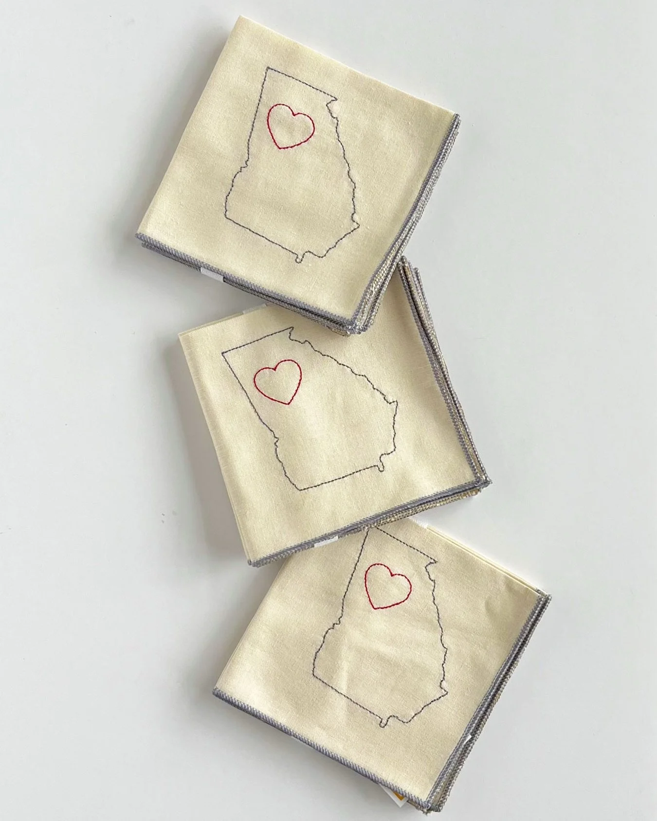 ☆NEW☆
Cocktail napkins embroidered with home, sweet home 🩶
See more from @dotandarmy in our stories today!