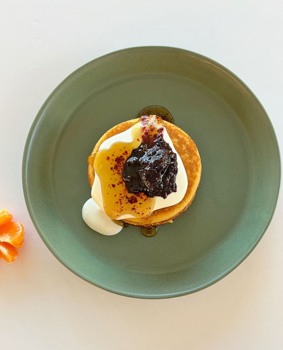 This weekend definitely calls for an order of Summerland&rsquo;s Georgia blueberry pancakes with @bannerbutteratl and blueberry compote on top! 🫐