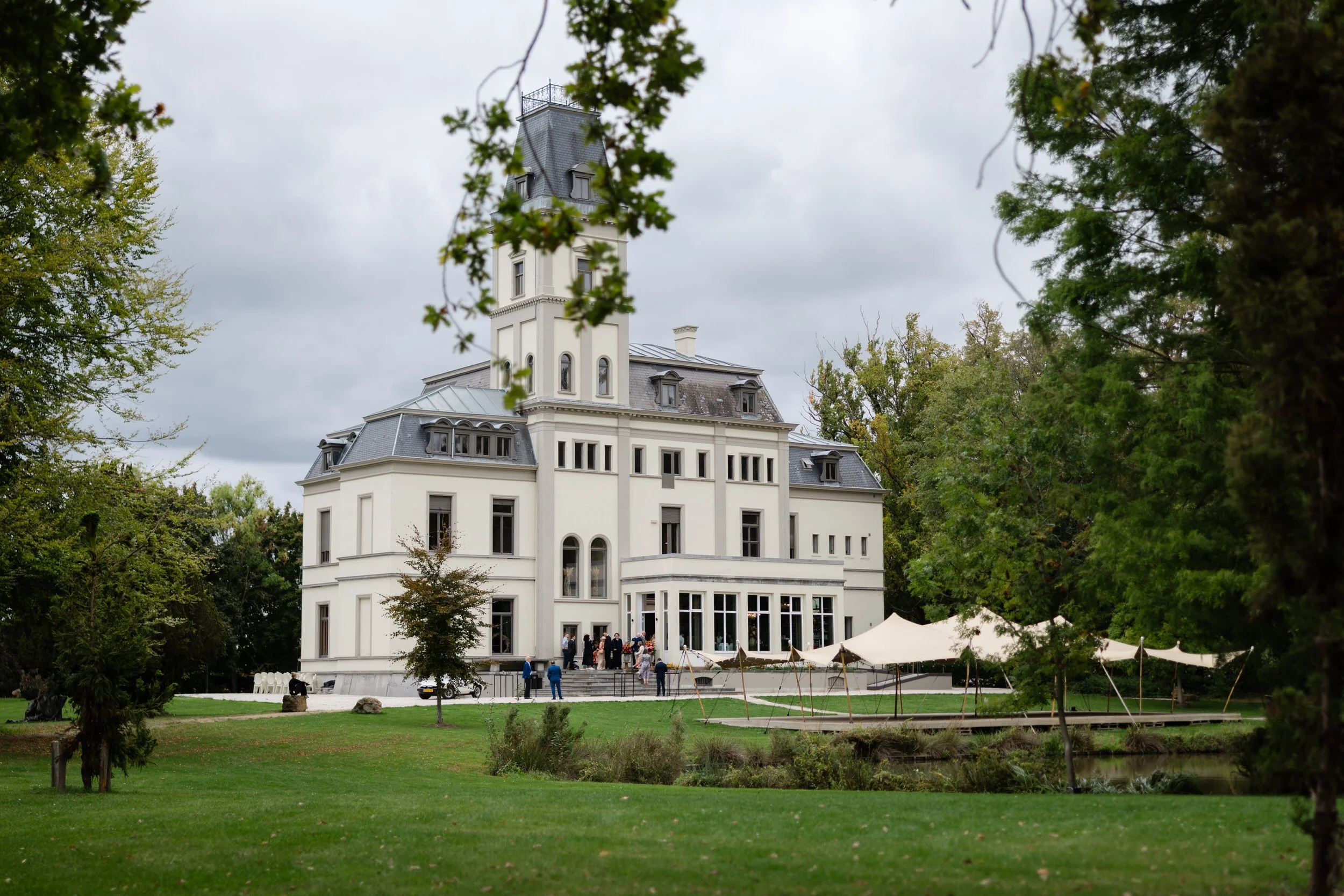   Exterieur van Kasteel Delbrock, een stijlvolle trouwlocatie in Maastricht  