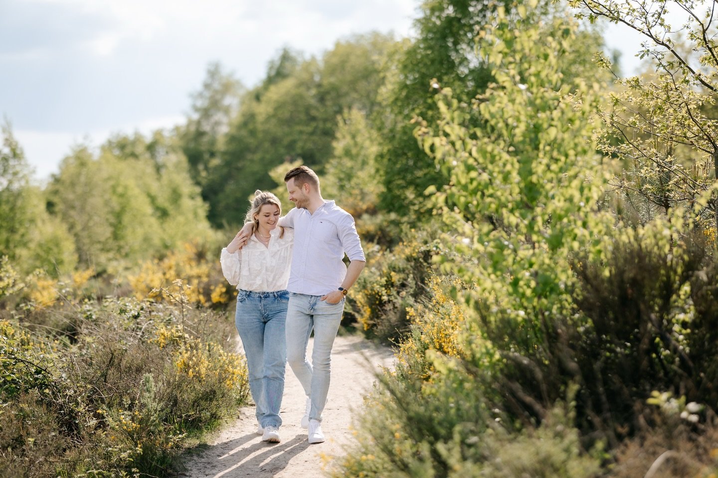 Nina &amp; Bram tijdens hun loveshoot shoot bij de Posbank in Arnhem. 
#engagementshoot 
#loveshootnederland 
#trouwfotograafgelderland 
#trouwenarnhem 
#verlovingsshoot