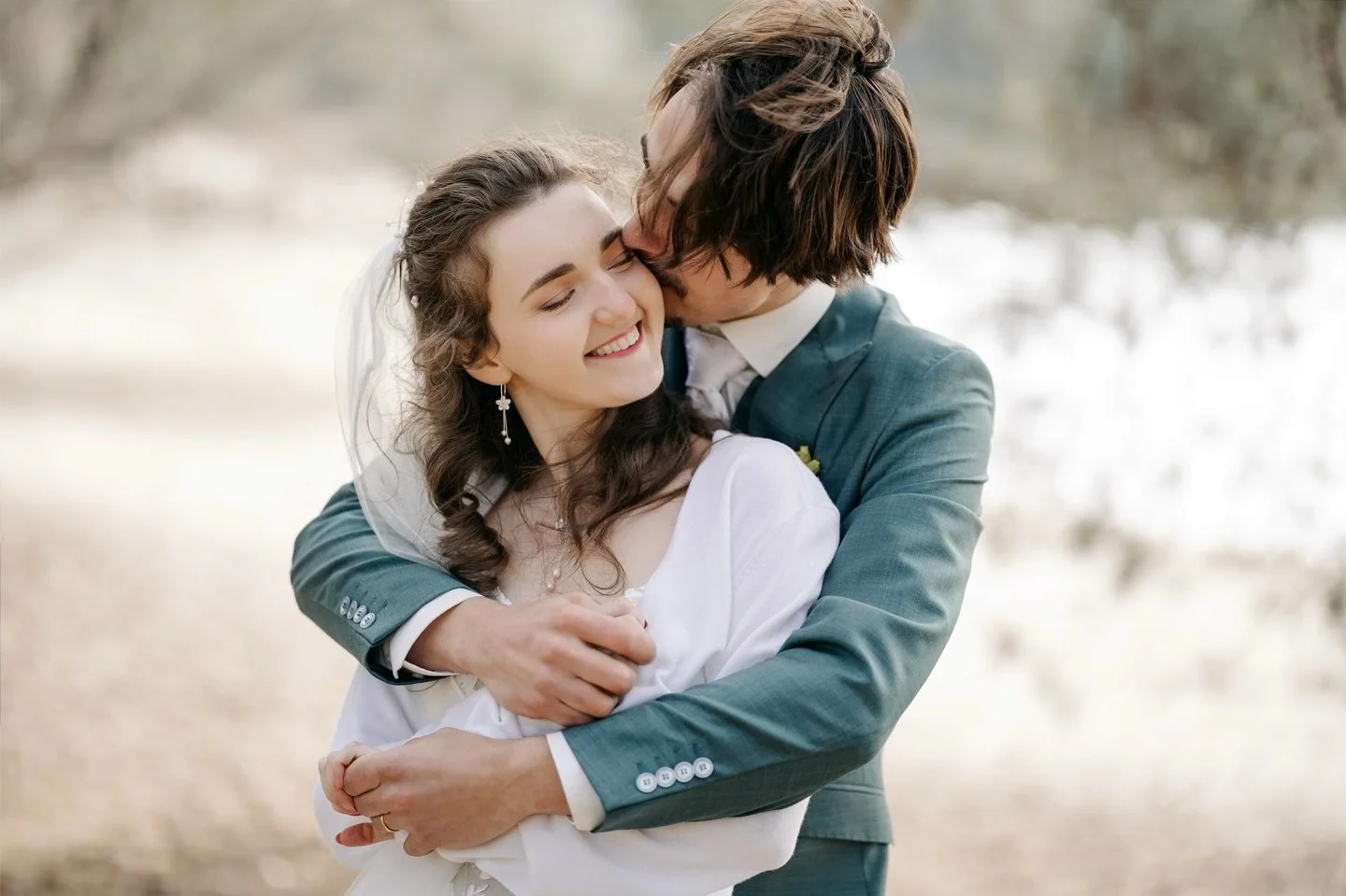 Wies &amp; Kirsten tijdens de fotoshoot van hun bruiloft.

Cateraar: @nieuw_schaijk 
Bloemist: @lotte.flowersby 
Babs: @IngeborgTros
DJ/ Band: @djresound 
Trouwpak: @wilvorst   #trouwfotograaf 
#bruiloftfotografie 
#trouwdag 
#bruidspaar 
#fotos