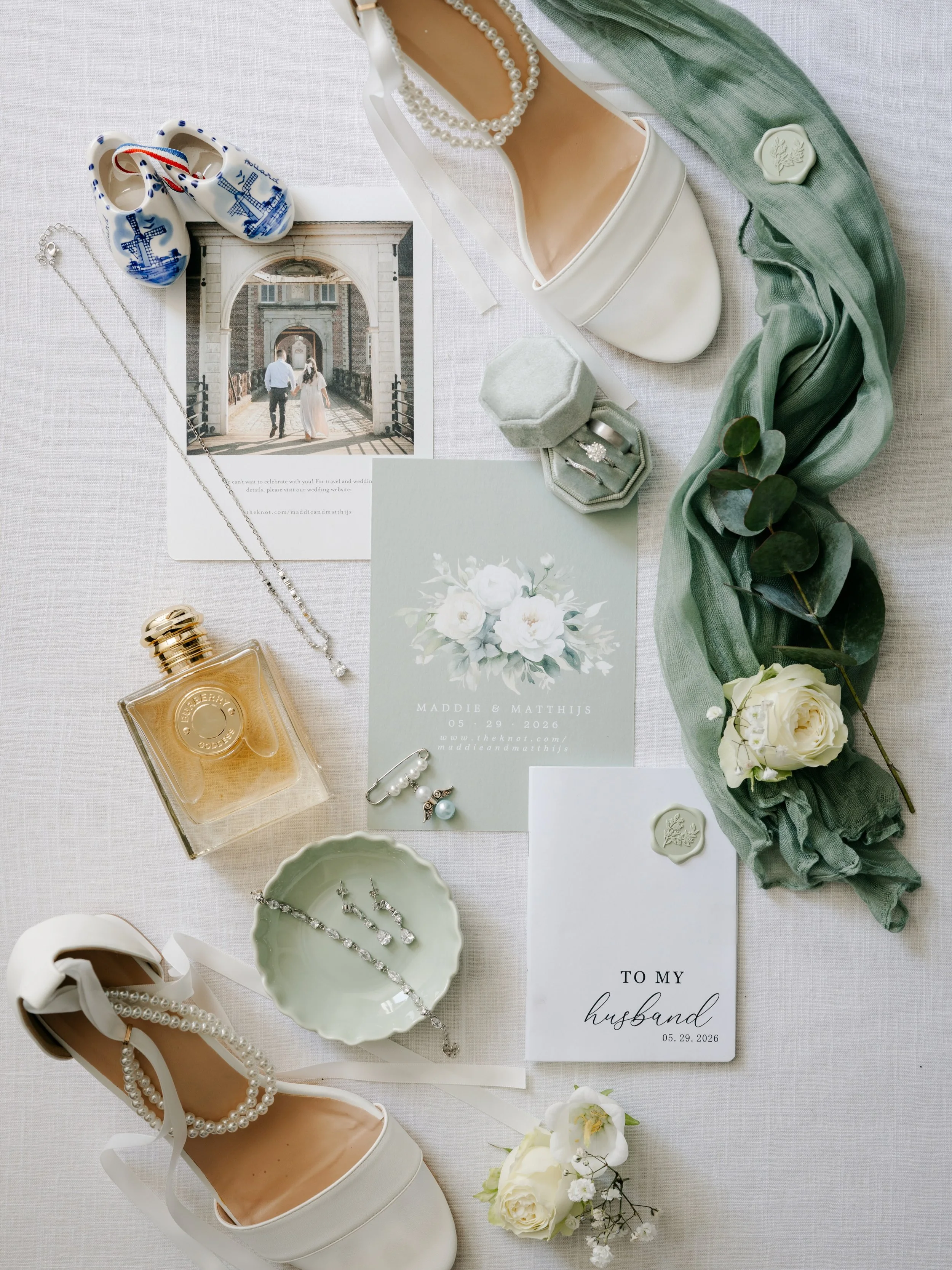 Maddie &amp; Mathijs, the bride &rsquo;s details on a lay flat during their getting ready at Slot doddendael Ewijk  Trouwlocatie: @slotdoddendael 
Hair &amp; Make-up: @lemon.blush.visagie  Cake: @reginasbakery.nl  DJ: @hetfeestpunt.nl 
Wedding planne