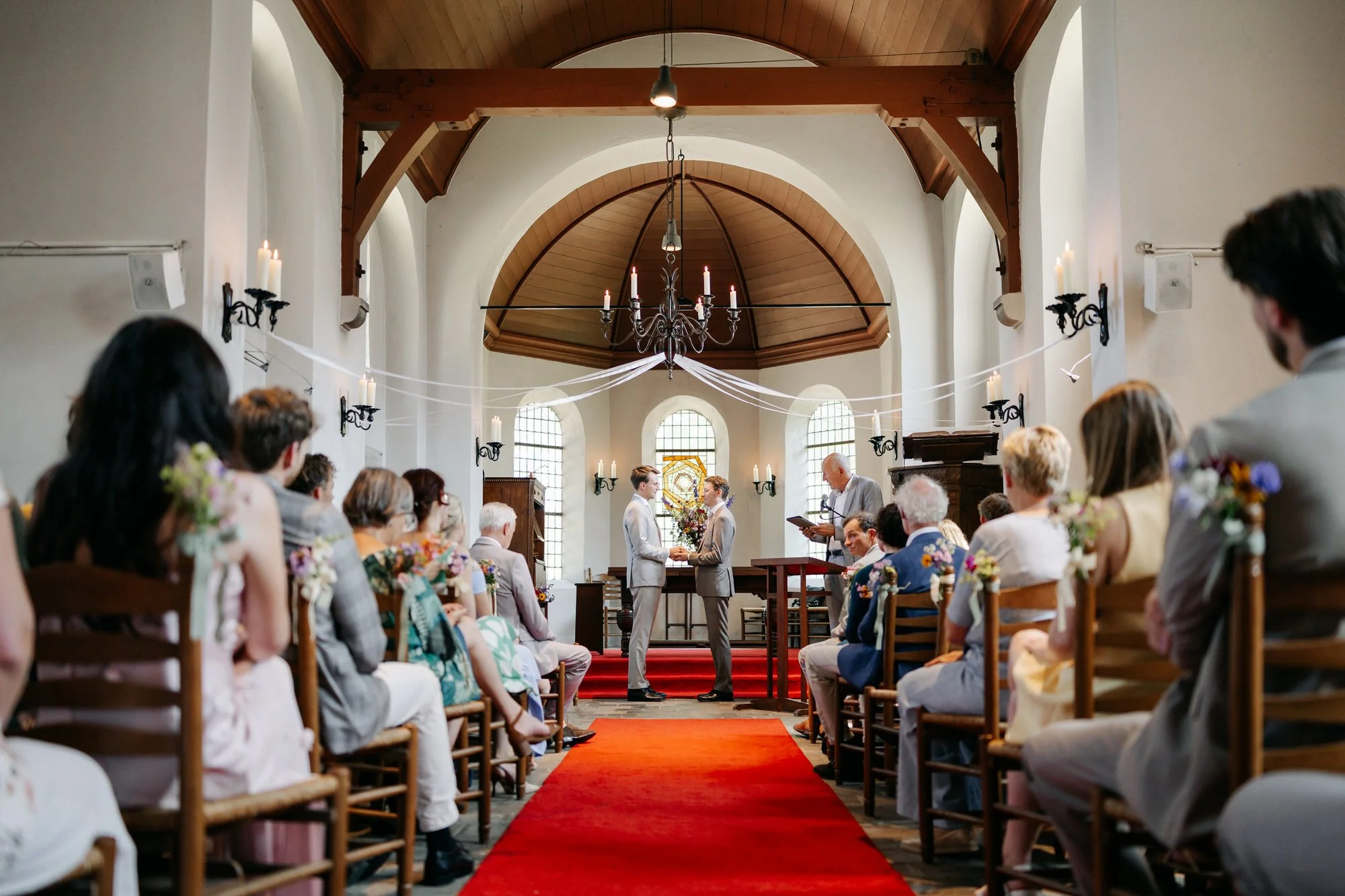  overzicht van de ceremonie in het Pieterskerkje in Beek-Ubbergen 
